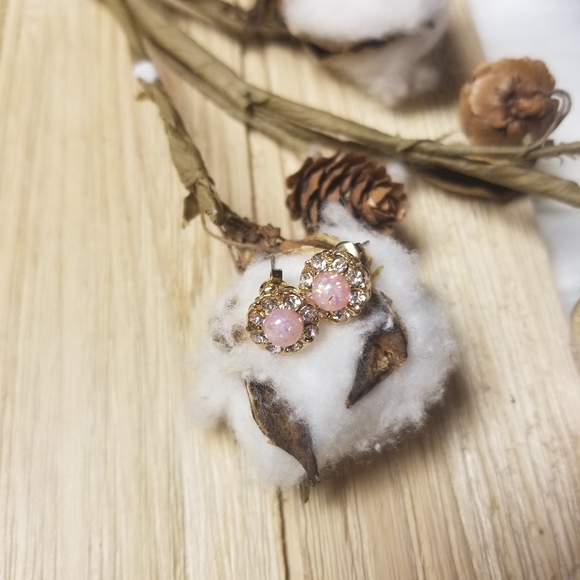 Really Pretty Pale Pink Fire Opal and Gold earrings. - Picture 3 of 8